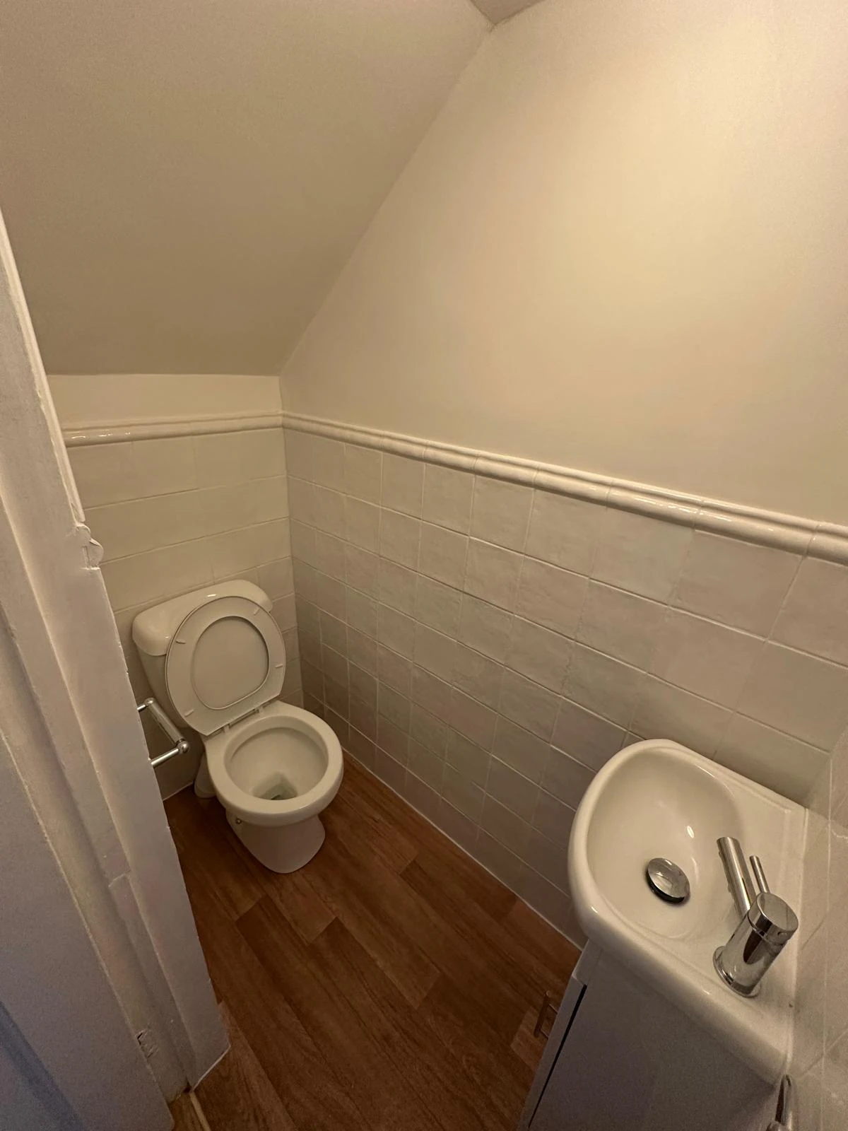 London N3 — New under-stairs WC