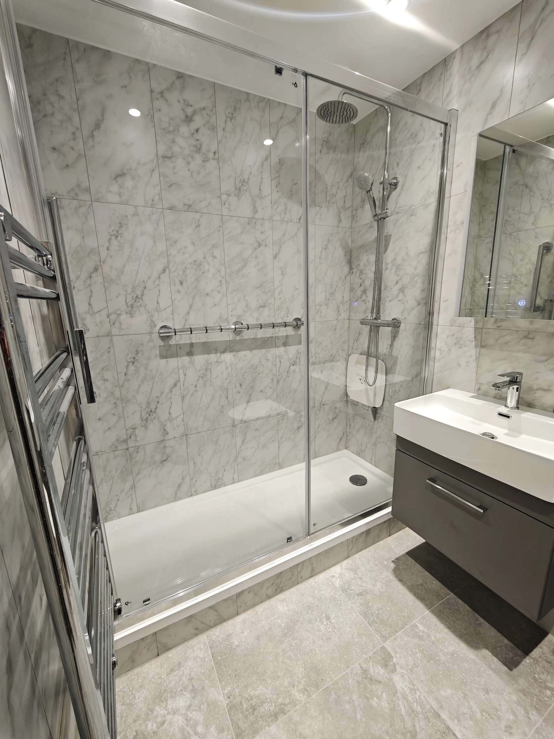 London NW6 — Bath and shower fittings
