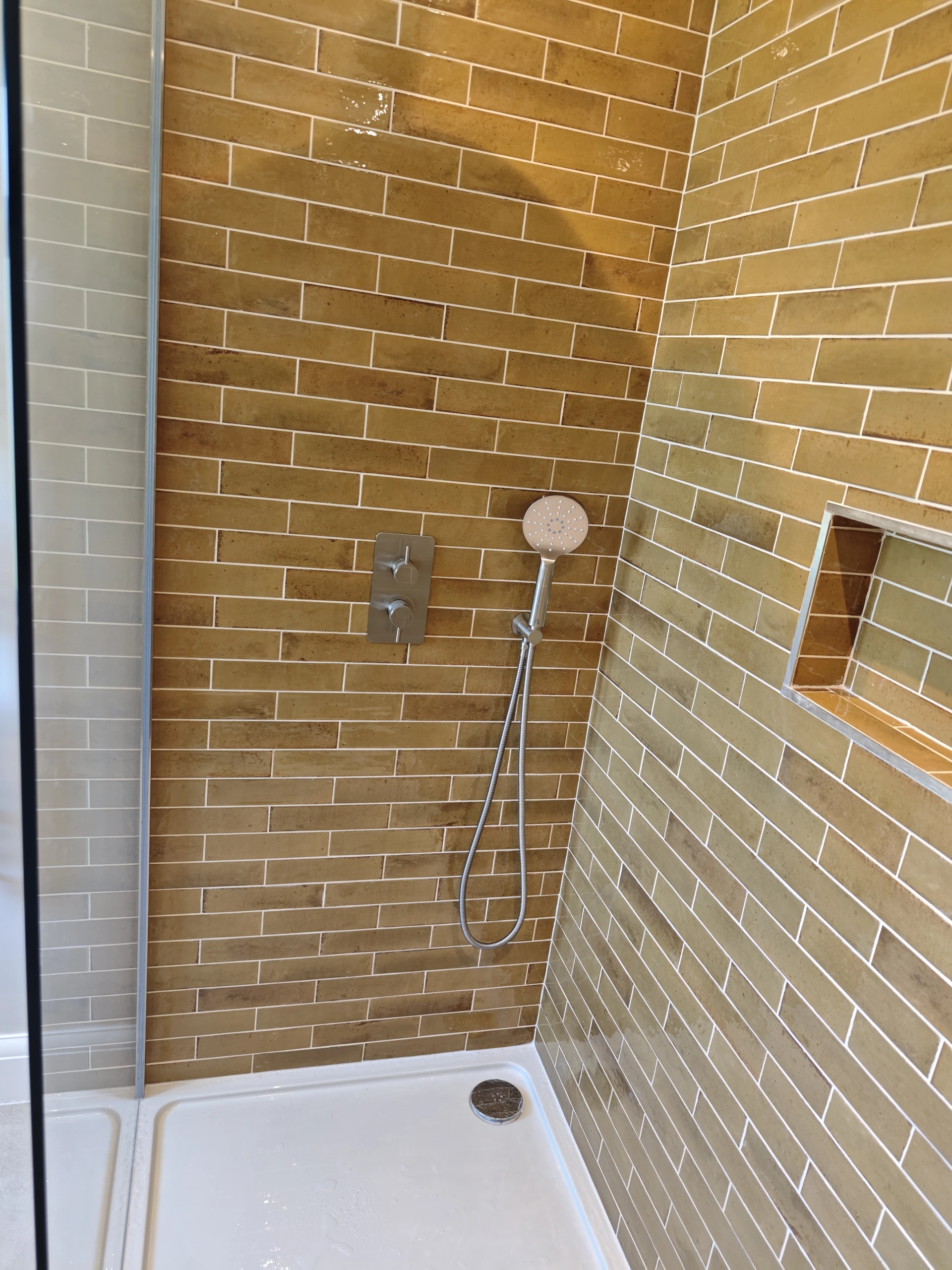 London N21 — Shower tiling and fittings