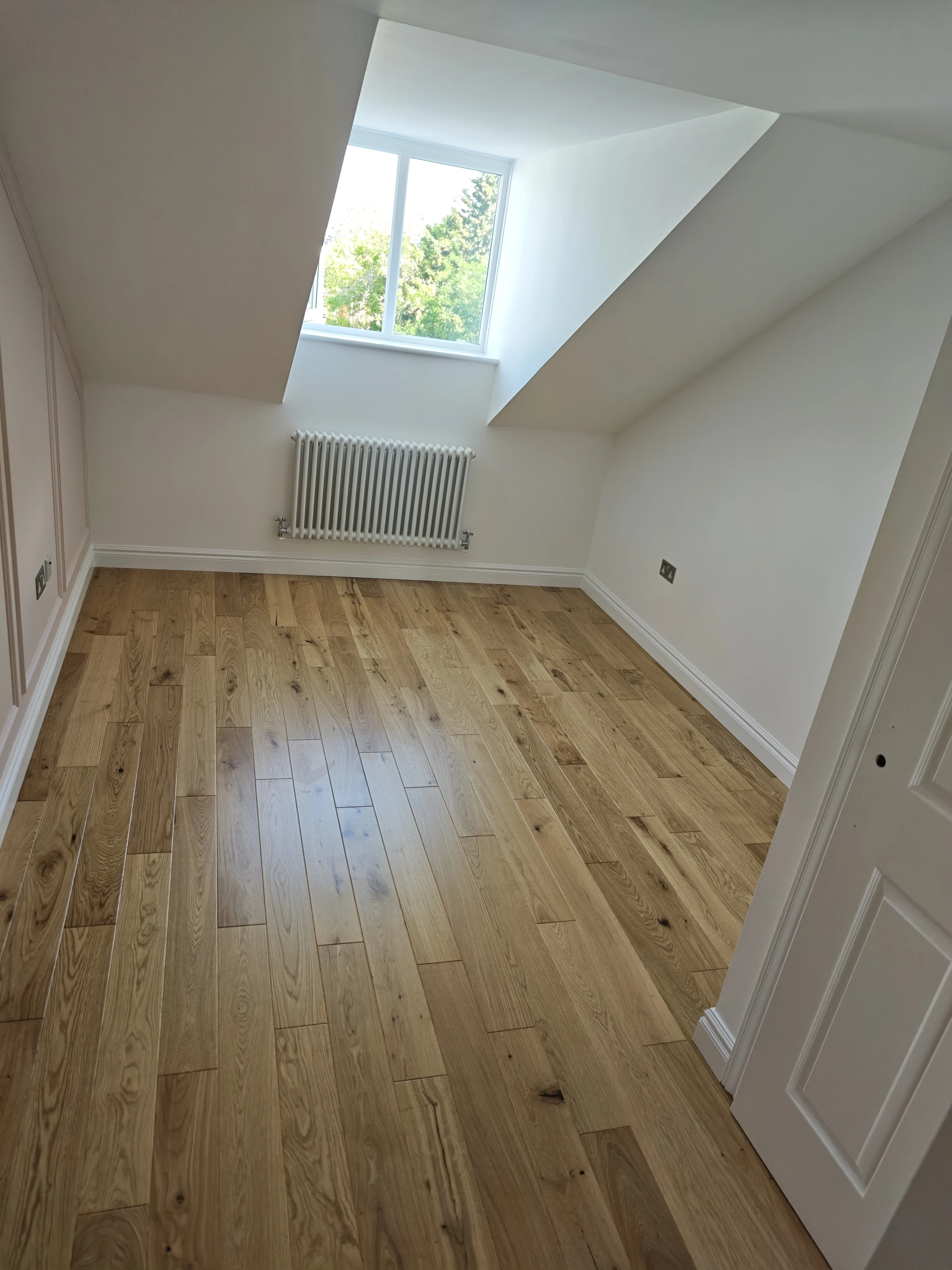 Watford WD17 — Finished floor and wall panelling