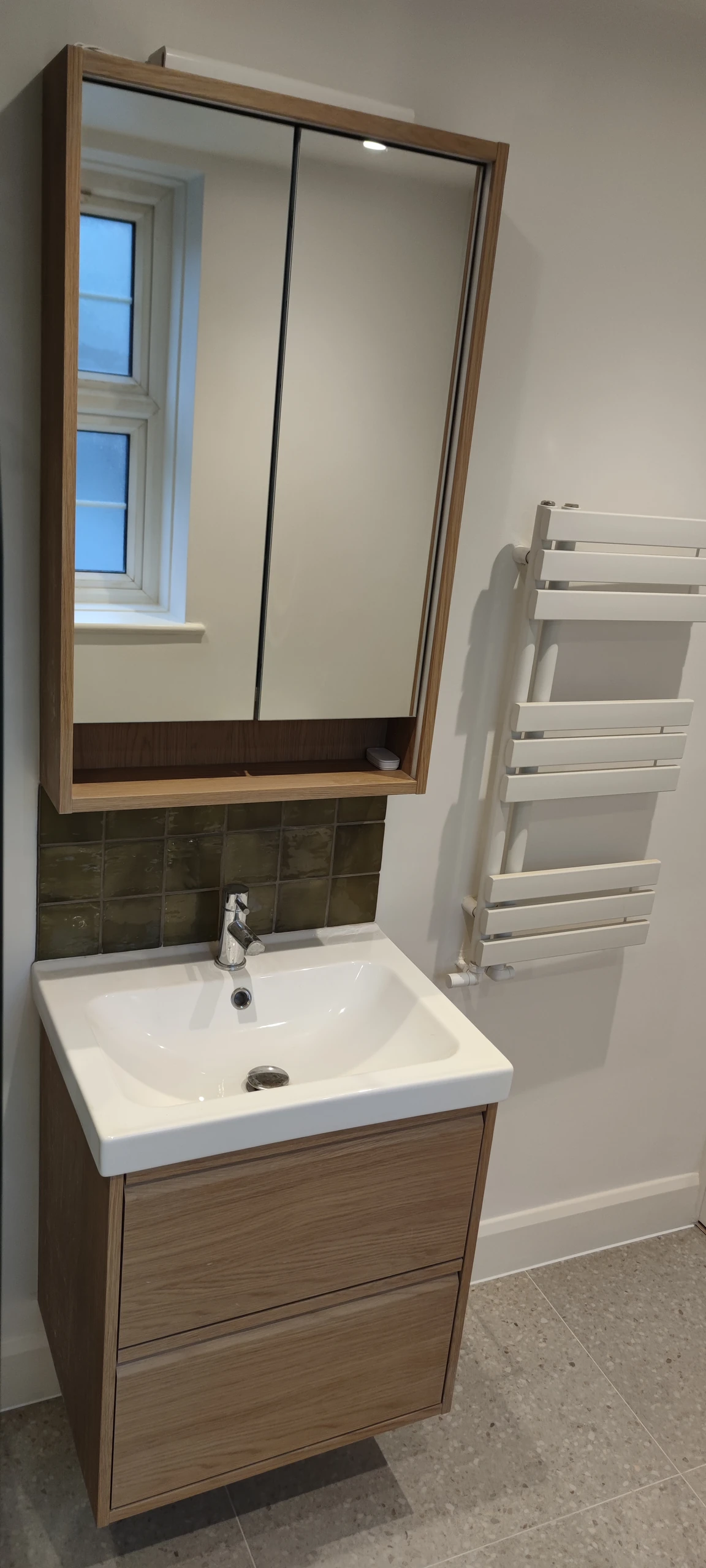 London N1 — Bathroom vanity and mirror