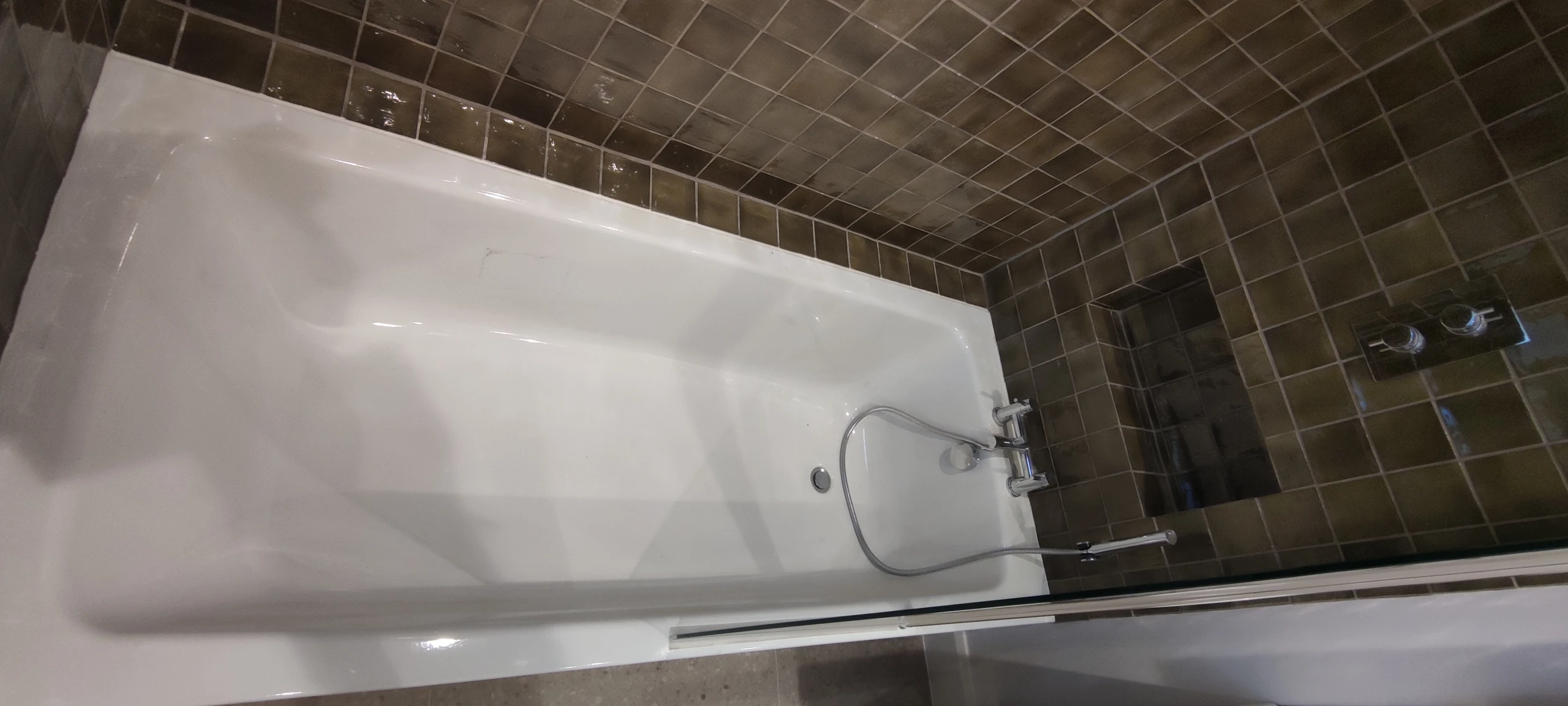 London N1 — Bath and wall tiling